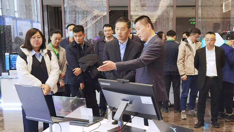 全球首款搭載清聽聲學(xué)聚音屏技術(shù)的AI PC