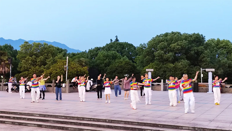 智能廣場舞設備，跳舞不擾民！